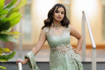 ஸ்டன்னிங் லுக்கில் மயக்கும் சிவாங்கி!! மிரண்டு போன ரசிகர்கள்..