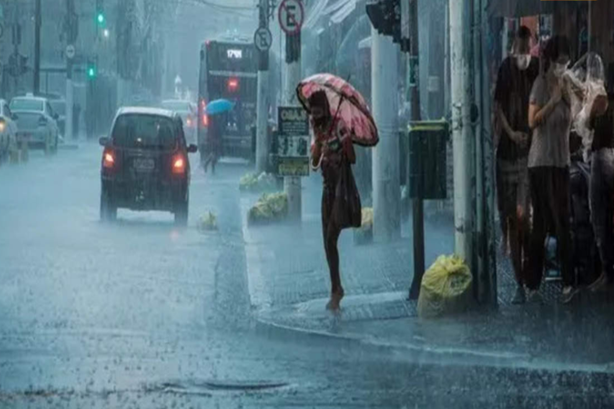இலங்கையில் சீரற்ற காலநிலையால் 13 மாவட்டங்களில் 2,100 க்கும் மேற்பட்டோர் பாதிப்பு | Over 2 100 Affected By Bad Weather In 13 Districts