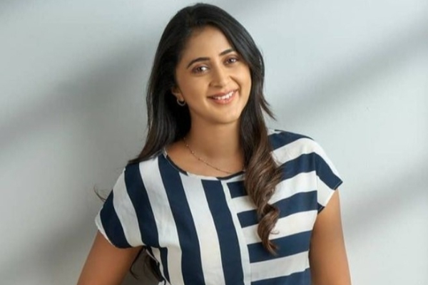 எதிர்நீச்சல் சீரியல் நடிகை கனிகாவுக்கு இவ்வளவு பெரிய மகன் இருக்கிறாரா? வீடியோ இதோ | Actress Kaniha Son Latest Video