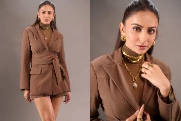 ராகுல் ப்ரீத் ஷார்ட் உடையில் வேற லெவல் கவர்ச்சி