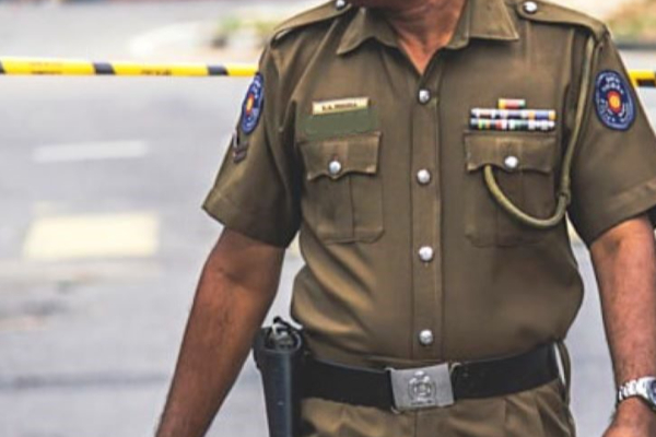 இலஞ்சம் வாங்கிய பொலிஸ் அதிகாரி அதிரடி கைது | Police Official Nabbed For Taking Bribe