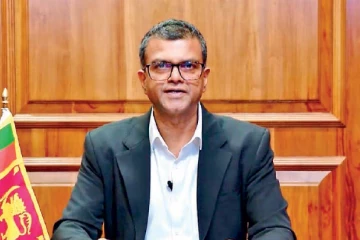 රටම ප්‍රශ්න කළ මුදල් අමාත්‍යාංශ ලේකම් ඇත්තටම ද්විත්ව පුරවැසියෙක්ද නැද්ද? නලින්ද අවසානේ කට අරී