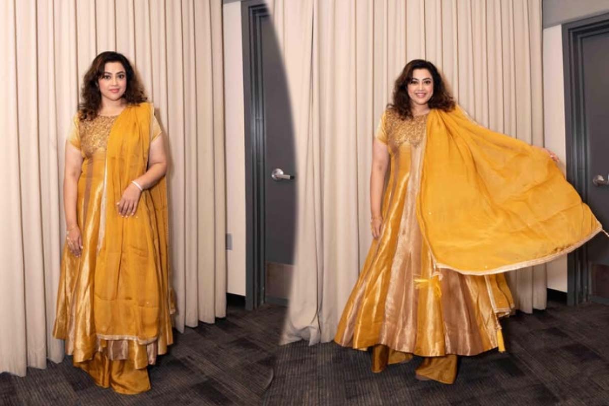 49 வயதில் தங்கமாக மின்னும் மீனா... உங்களுக்கு வயதே ஆகாதா? என கேள்வி எழுப்பும் ரசிகர்கள் | Actress Meena Is Still Young Even In 49 Years