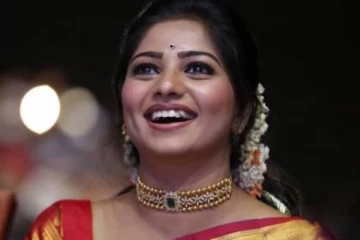 முதலிரவில் என்ன செய்வீர்கள், திடீரென பத்திரிக்கையாளரை கேட்ட நடிகை- பரபரப்பை ஏற்படுத்திய பிரபலம்