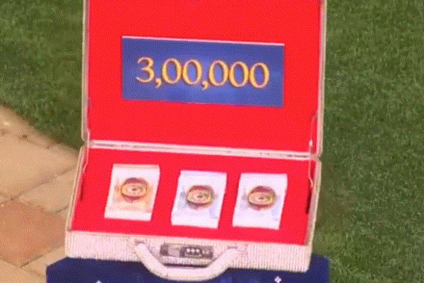 நடிகர் சரத்குமாரின் அதிரடி என்ட்ரியால் பிக் பாஸ் வீட்டில் ஏற்பட போகும் திடீர்  திருப்பம்....! | Netizens Troll Sarathkumar S Salary