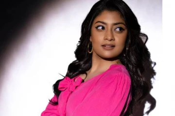 பிரபல இயக்குனருடன் காதலில் விழுந்த நடிகை அம்மு அபிராமி!! யார் தெரியுமா...