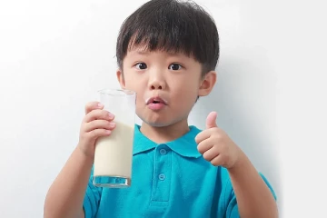 படுக்கைக்குச் செல்வதற்கு முன் பால் குடிப்பது ஏன் நல்லது!