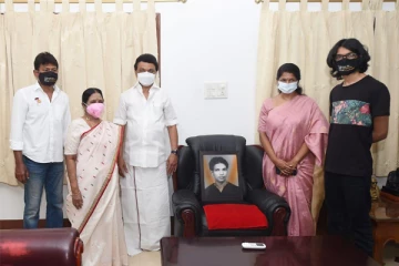 கருணாநிதி நினைவு நாள்: கனிமொழி இல்லத்தில் ஸ்டாலின் குடும்பத்தினர்