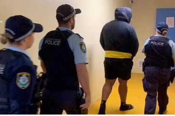 ஆஸ்திரேலியாவில் துப்பாக்கி முனையில் கடத்தப்பட்ட முன்னாள்  கிரிக்கெட்  வீரர்