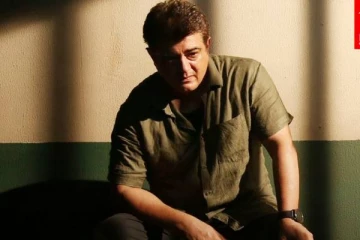 வண்டில ஏறுறான்! போறான்! விழுறான்.. வலிமை பார்த்த ரசிகர்கள் ரியாக்ஷன்..