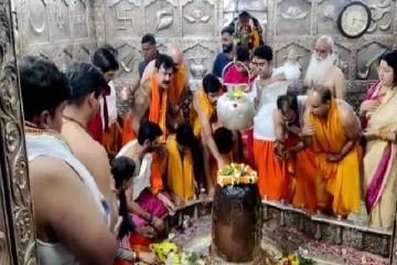 ரிஷப் பண்ட் பூரண நலம் பெற வேண்டும் மனமுறுகி இந்திய கிரிக்கெட் அணி வீரர்கள் கோவிலில் பிரார்த்தனை