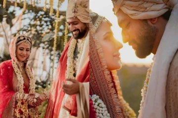 සුපිරි නළු සල්මන්ටත් තහනම්ව රහසිගතව පැවැත්වූ සුරූපී නිළි කත්රිනා කායිෆ්ගේ විවාහයේ ඡායාරූප පෙළක් එළියට (PHOTOS)