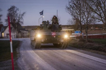 அச்சுறுத்தும் ரக்ஷ்யா;  உக்ரைனிற்கு   டாங்கி எதிர்ப்பு ஏவுகணைகளை அனுப்பிய    பிரிட்டன்!