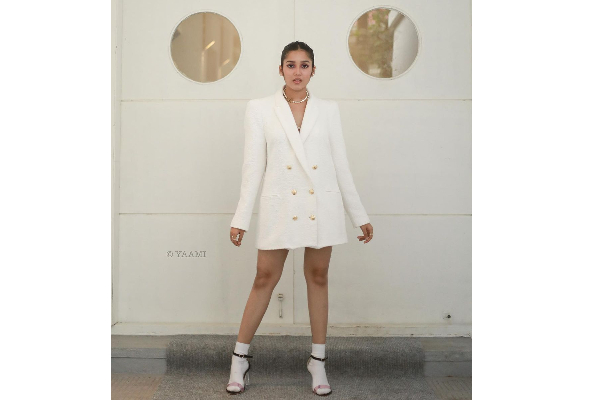 மார்டன் உடையில் ரசிகர்களை கவர்ந்த அனிகா.. இணையத்தில் செம வைரல் | Anikha Latest Photoshoot Gone Viral