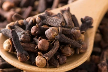 தினமும் காலை 2 கிராம்பு சாப்பிட்டு வந்தால் என்னென்ன கிடைக்கும் நன்மைகள் என்ன தெரியுமா..?