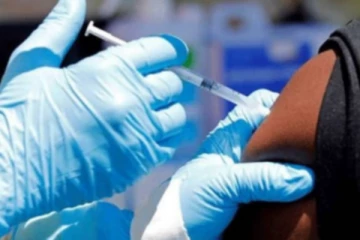 55 வயதிற்குட்பட்டவர்களிடையே அஸ்ட்ராஜெனெகா தடுப்பூசி விநியோகம் நிறுத்தம்