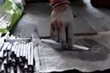 மூடப்படும் ஆபத்தில் தீப்பெட்டி தொழிற்சாலைகள் : பலர் வேலை இழக்கும் அபாயத்தில்