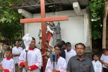 வத்தளை - புனித. அன்னமாள் தேவாலயத்தில் பெரிய வெள்ளி - திருச்சிலுவைப்பாதை நிகழ்வு (video)