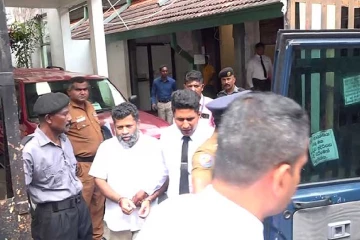 දින 359කට පස්සේ පිල්ලෙයාන්ට රිමාන්ඩ් වෙන්න වුණ සම්පූර්ණ විස්තරේ - ඔහු සම්බන්ධයෙන් ඇඟ හිරිවැටෙන තොරතුරු රැසක් අධිකරණයට