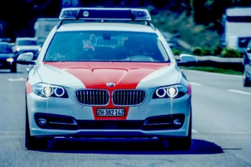 பெண்ணொருவரை அடித்து தரதரவென இழுத்துச் சென்ற சுவிஸ் பொலிசார்: பின்னர் தெரியவந்த உண்மை