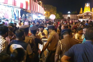 யாழ்.நல்லூர் திருவிழாவில் சனநெரிசலில் சிக்கி சிலர் மயக்க நிலை (Photos)