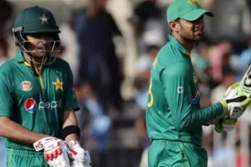 டி20 உலகக்கோப்பைக்கு இவர் வேண்டும்! அடம் பிடிக்கும் பாகிஸ்தான் கேப்டன்: மறுத்து வரும் தேர்வு குழு?