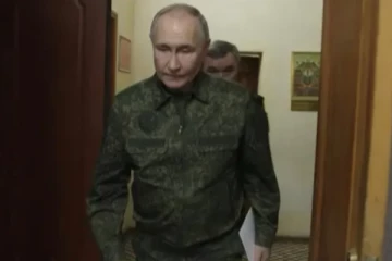 இராணுவ உடையில் புட்டின் பிறப்பித்த அதிரடி உத்தரவு!