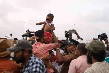 பொலிஸாரின் மூர்க்கத் தனத்தால் குழந்தை வைத்தியசாலையில்!