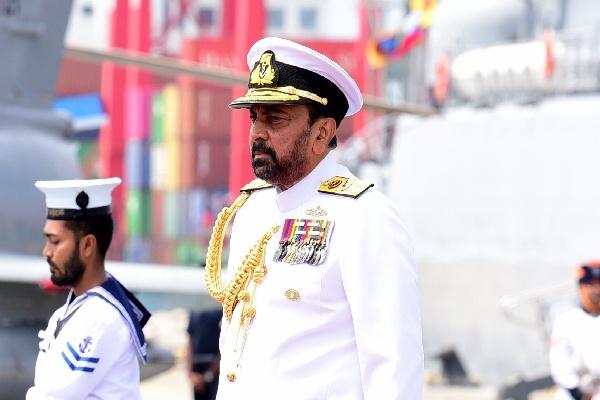 முன்னாள் கடற்படைத் தளபதி வசந்த கரன்னாகொடவின் புத்தகத்துக்கு பிரித்தானியாவில் தடை | Wasantha Karannagodas Book Banned In Britain