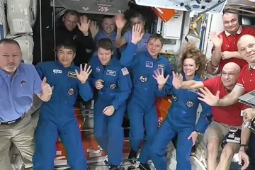 பூமியில் இருந்து சென்ற விஞ்ஞானிகள் சுனிதா வில்லியம்ஸை சந்தித்தனர்!