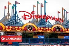 பிரபலமான டிஸ்னிலேண்ட் தீம் பார்க்கை திறக்க முடிவு செய்த அமெரிக்கா! எதற்கு தெரியுமா?