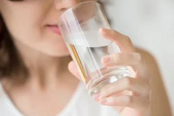 தினமும் 8 கிளாஸ் தண்ணீர் குடித்தால் உடல் எடை குறையுமா?