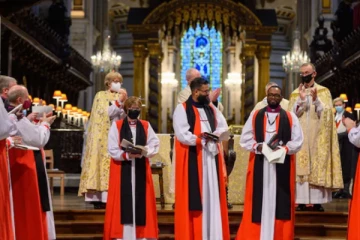 இங்கிலாந்து தேவாலயத்தில் மிக இளவயதில் Bishop ஆன இந்தியர்! யார் இவர்?