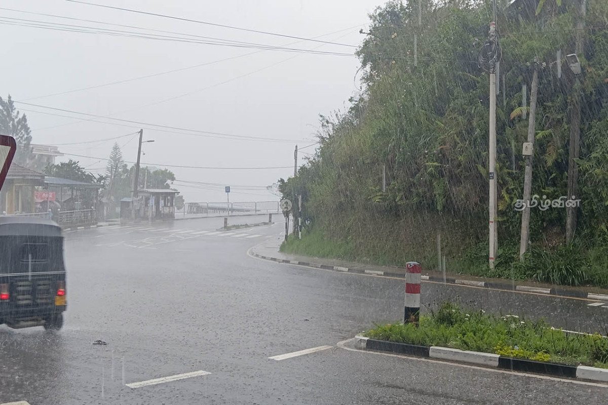 ஹட்டனில் கடும் மழை! மக்களின் இயல்பு வாழ்க்கை பாதிப்பு | Heavy Rain Disrupts Normal Life In Hatton