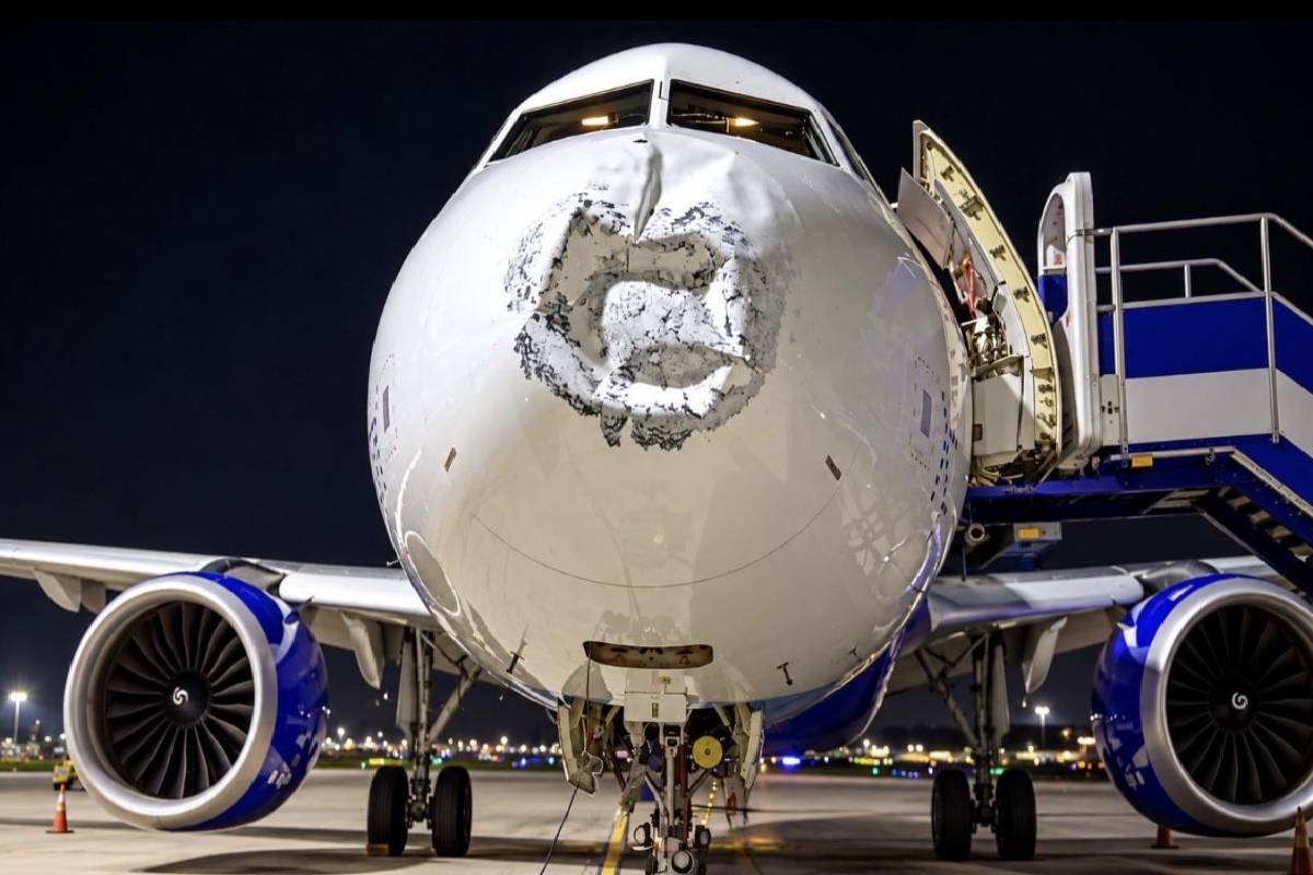 17,000 அடி உயரத்தில் பறந்த இண்டிகோ விமானத்தை மின்னல் தாக்கியது | Lightning Damages Indigo Flight Nose At 17000 Feet 17,000 அடி உயரத்தில் பறந்த இண்டிகோ விமானத்தை மின்னல் தாக்கியது | Lightning Damages Indigo Flight Nose At 17000 Feet