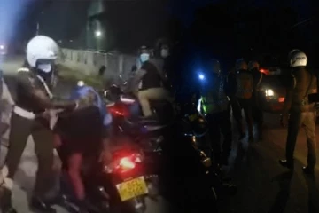 உறவினர் வீட்டுக்கு சென்ற பொலிஸ் அதிகாரி மீது துரத்தி துரத்தி துப்பாக்கி சூடு : சினிமா பாணியில் சம்பவம்