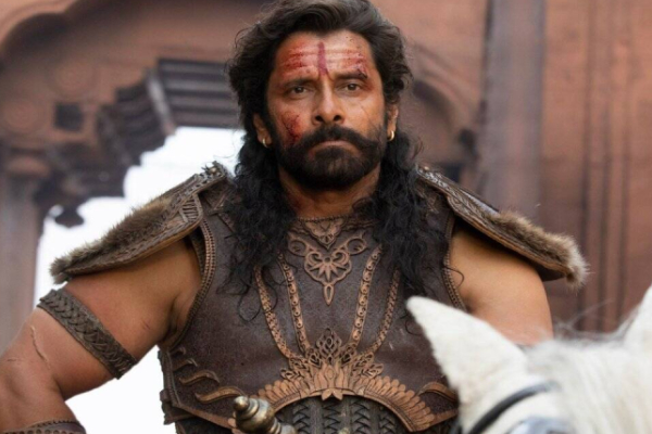 விக்ரம் அணிந்திருக்கும் வாட்ச்சின் விலை இத்தனை லட்சமா! வாய்பிளந்த ரசிகர்கள் | Vikram Costilized Watch Price