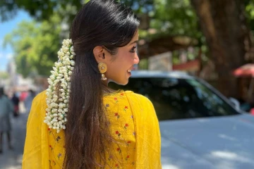 ஹோம்லி லுக்கில் கோவிலுக்கு சென்ற நிவேதா பெத்துராஜ்! வைரல் புகைப்படங்கள்