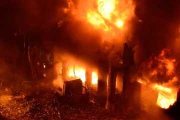 පුස්සැල්ලැව නගරයේ ගින්නකින් වෙලද සැල් කිහිපයකට දැඩි හානි...