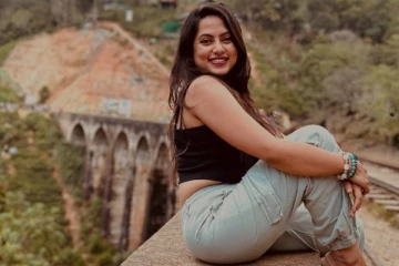 இலங்கைக்கு ட்ரிப் சென்ற பிரபல சீரியல் நடிகை மதுமிதா.. அழகிய ஸ்டில்கள்