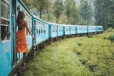 ரயிலில் செல்ஃபி எடுக்க முயன்ற பெண்ணுக்கு நேர்ந்த கதி