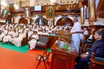 தேசிய கீதம் எப்போது இசைக்க வேண்டும்? அரசியல் சாசன விதி, நீதிமன்றம் சொல்வதென்ன!