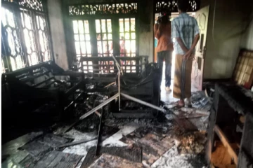 புத்தளத்தில் வீடொன்றிற்கு தீ வைப்பு: விசாரணைகள் ஆரம்பம்(Photos)