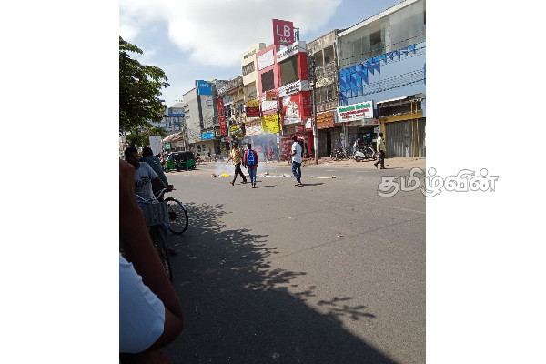 ஐக்கிய தேசியக் கட்சியின் ஆதரவாளர்கள் பட்டாசு கொளுத்தி கொண்டாட்டம் (PHOTOS) | Ranil President Calibration Jaffna
