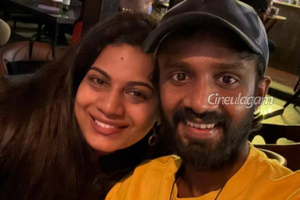 தனது மனைவி கர்ப்பமாக இருக்கும் விஷயத்தை அழகிய போட்டோவுடன் அறிவித்த KPY தீனா.. குவியும் வாழ்த்து | Kpy Dheena Announced His Wife Pregnancy