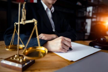 මහජන ආරක්ෂාව තහවුරු කළ පොලිස් නිලධාරීන් වෙනුවෙන්  නීතිඥ සංගමය හිටගනී...