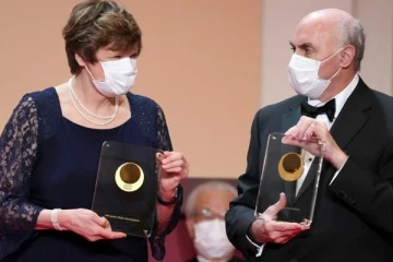 இந்த ஆண்டின் மருத்துவத்திற்கான நோபல் பரிசு இருவருக்கு