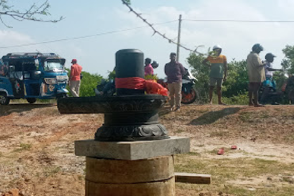 யாழில் திடீரென தோன்றிய சிவலிங்கம்!(Photos) | Shivalingam Suddenly Appeared In Jaffna