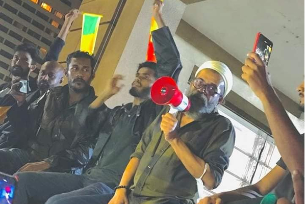 கொழும்பில் ஆர்ப்பாட்டத்தில் களமிறங்கிய இரு முக்கியஸ்தர்கள்! | Sri Lanka People Protest Economic Crisis கொழும்பில் ஆர்ப்பாட்டத்தில் களமிறங்கிய இரு முக்கியஸ்தர்கள்! | Sri Lanka People Protest Economic Crisis