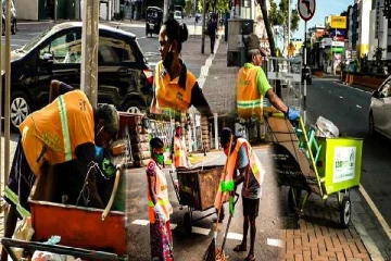 ‘‘எம்மை பார்த்துக்கொள்ள யாருமில்லை” கண்ணீர் சிந்தும் துப்புரவு பணியாளர்கள் (VIDEO)